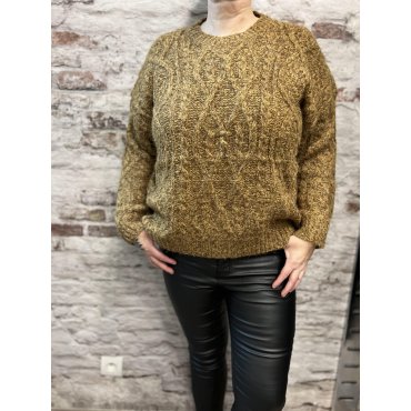 Pull épais en maille torsadée camel femme généreuse